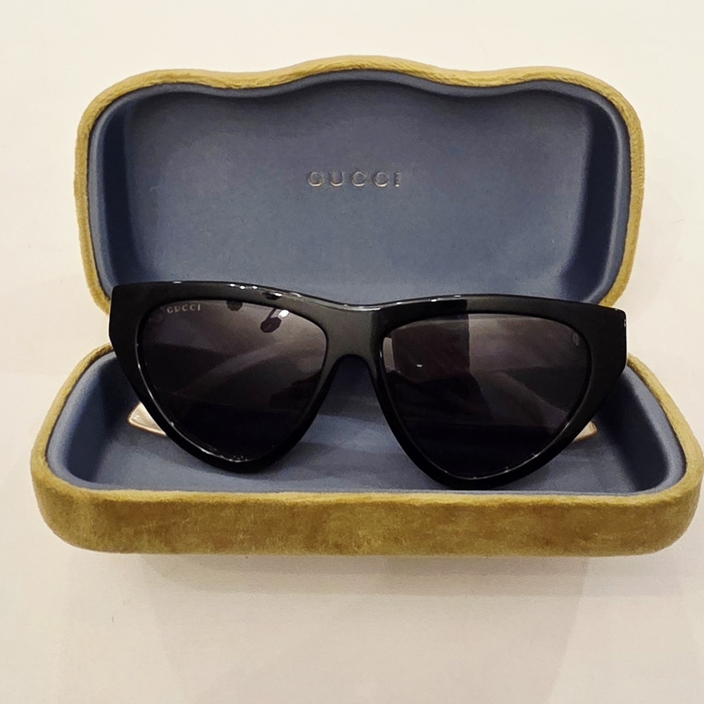 Gucci GG1333S model/004Black Cat-Eye Sunglasses - Picture 3 of 16